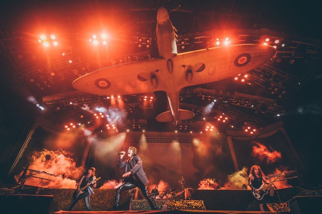 Iron Maiden levou uma réplica de avião ao show no estádio do Morumbi, em São Paulo (Foto: Move Concerts/Instagram)