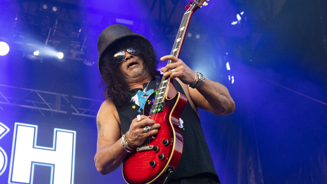 Slash em ação no Lollapalooza Chicago 2019 (Foto: Amy Harris / Invision / AP)