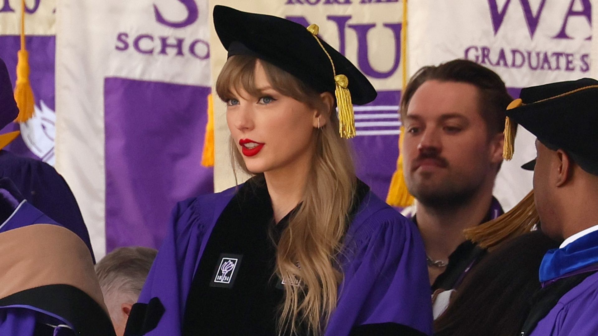 Taylor Swift na formatura da NYU (Foto: Dia Dipasupil/Getty Images)