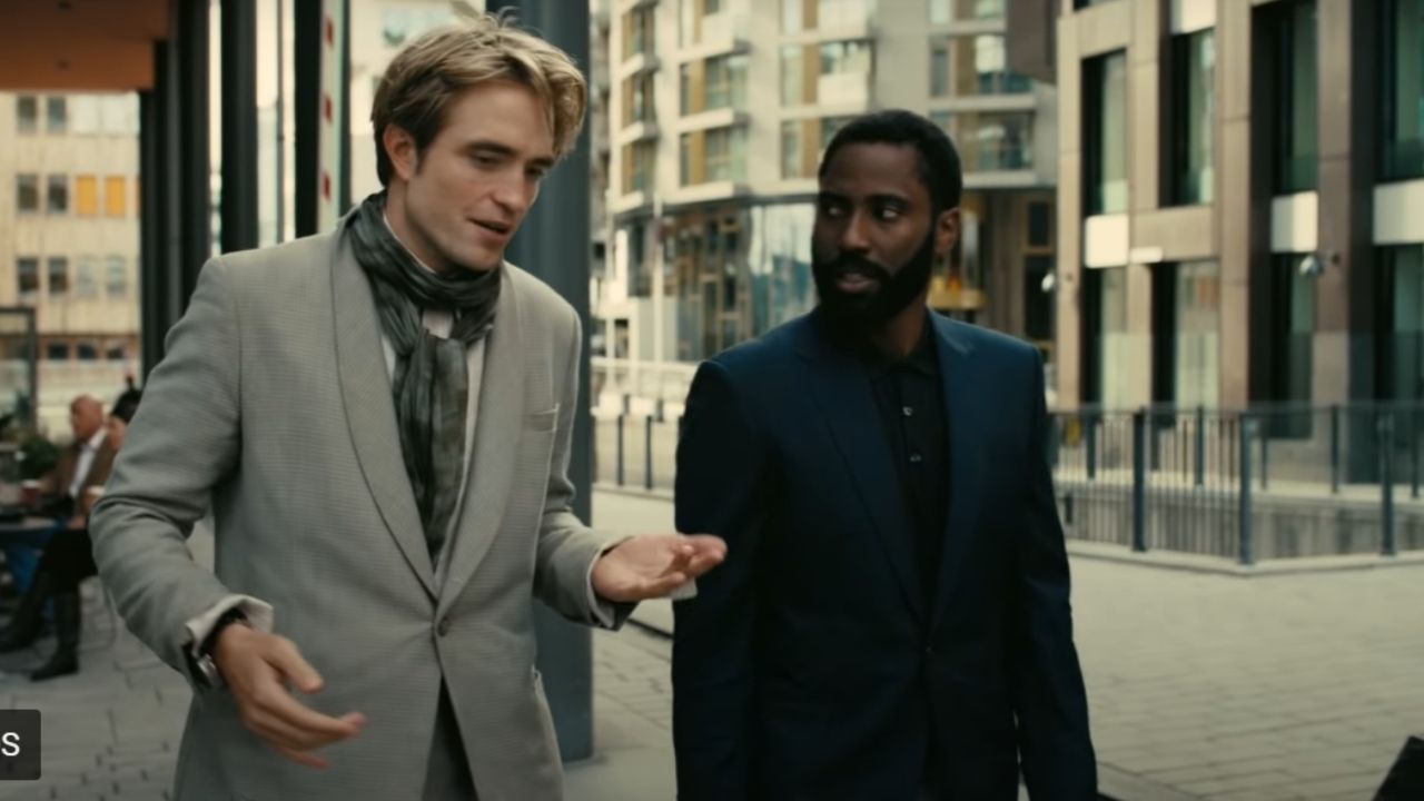 Robert Pattinson e John David Washington em cena de Tenet (Foto: Reprodução / Youtube)