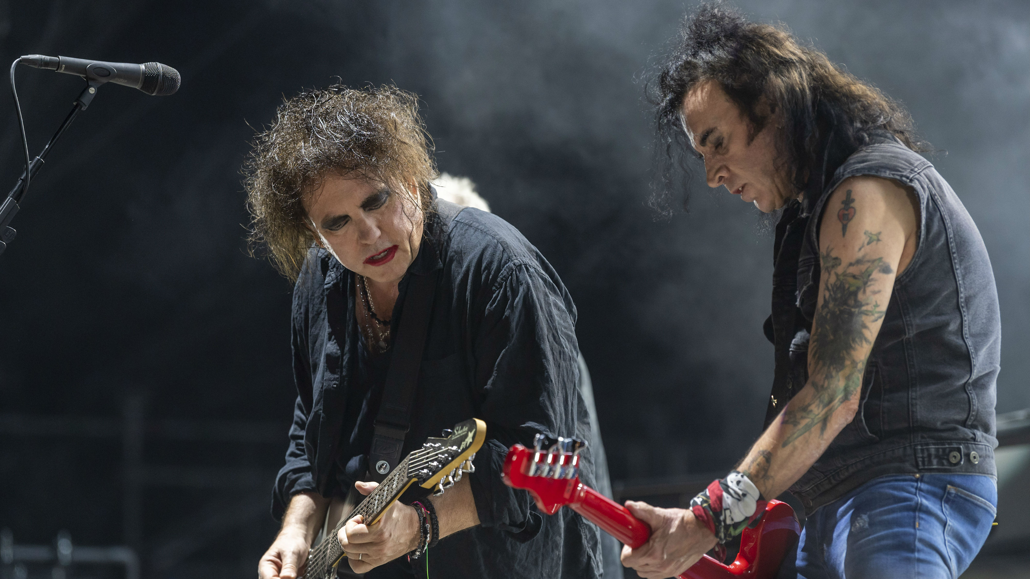 Robert Smith e Simon Gallup do The Cure (Foto:Martial Trezzini/Keystone/AP)