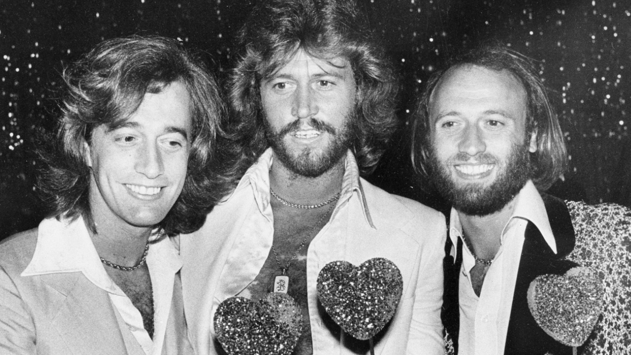 Robin, Barry e Maurice Gibb, do Bee Gees (Foto: AP Images / Lennox McLendon)