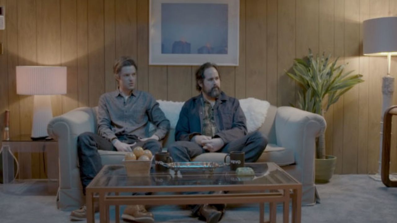 Brandon Flowers e Ronnie Vannucci Jr na série Watch This, da Vevo (Foto: Reprodução)