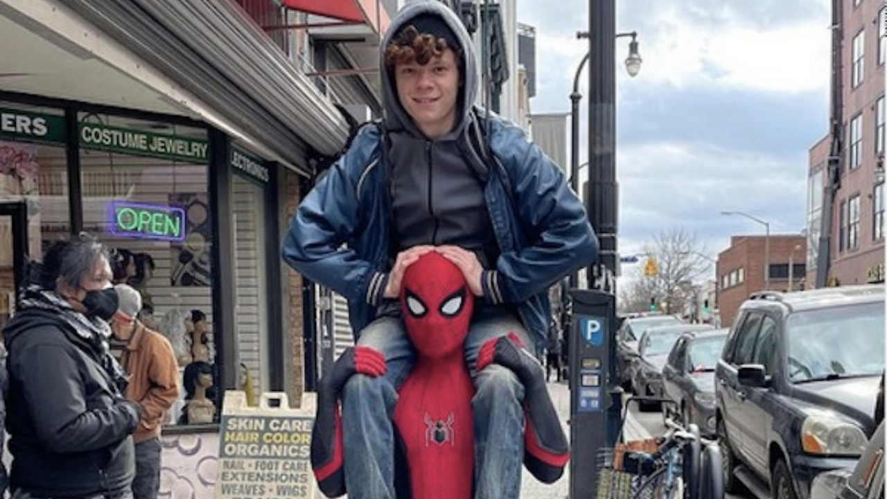 Tom Holland e Harry Holland em set de Homem-Aranha 3 (Foto: reprodução/Instagram)