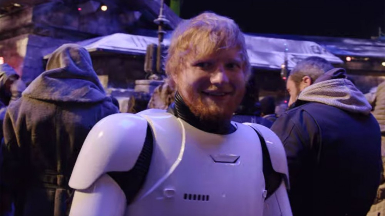 Ed Sheeran no vídeo promocional de Star Wars (foto: Reprodução/ Disney)