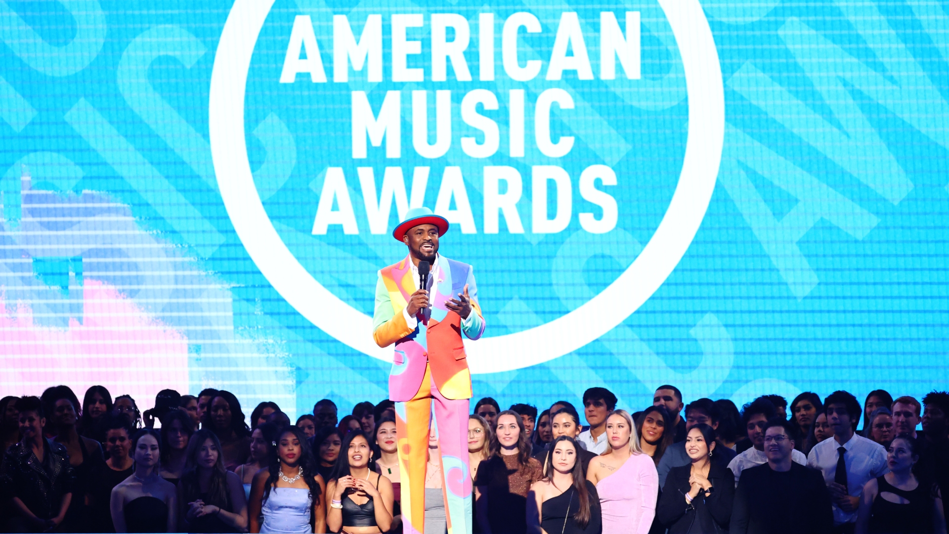 Wayne Brady apresentando o AMAs (Foto: Getty Images)