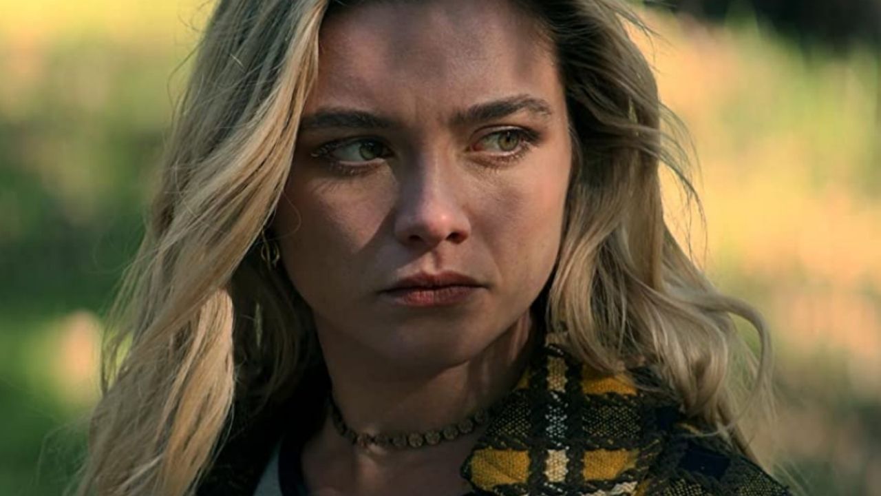 yelena olhando para o lado em cena de viúva negra